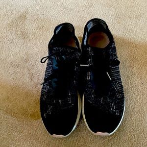 Barely worn Puma Ignite running/ cross training sneakers.